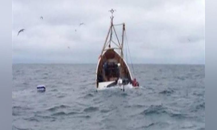 غرق 6 صيادين وإنقاذ 3 آخرين في تصادم مركبي صيد بـ كفر الشيخ | أهل مصر
