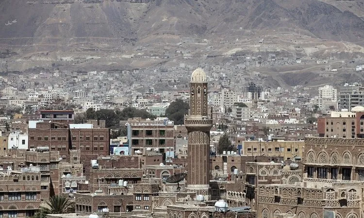 قصف يستهدف إصلاحية الجوف باليمن.. قتلى وجرحى بينهم نساء وأطفال