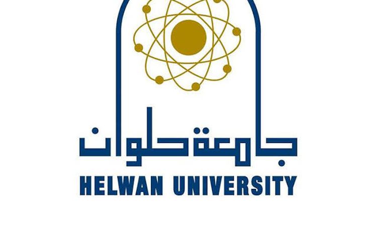 لبحث مشكلتها.. نائب رئيس جامعة حلوان يقابل الطالبة سارة هشام