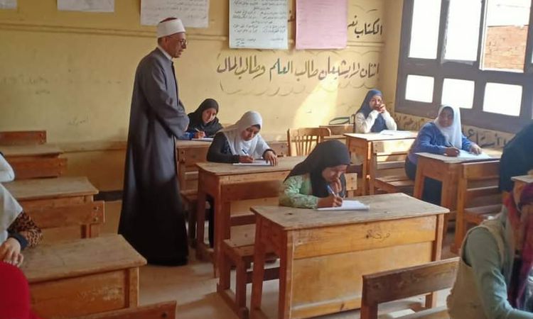 طلاب الأدبي بالثانوية الأزهرية ببنى سويف يؤدون امتحان التوحيد | أهل مصر