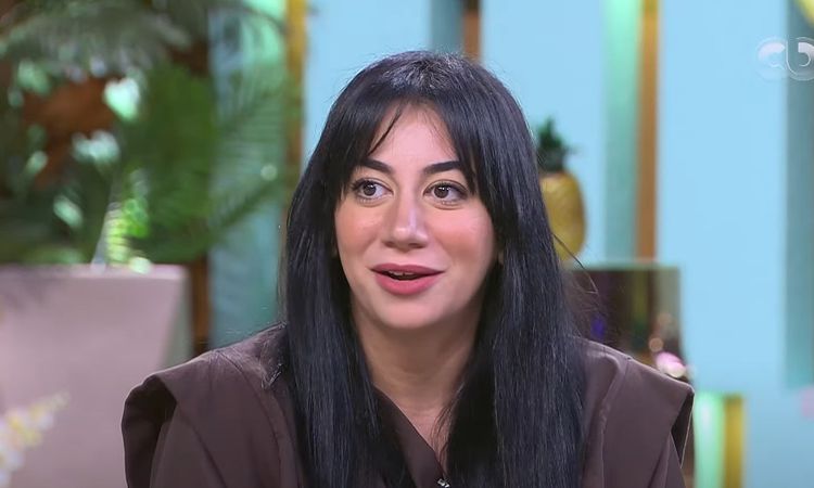 الفنانة فدوى عابد: «كنت أرتدي الحجاب وخلعته بعد التحرش بي»