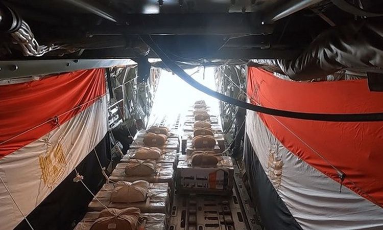 مصر تواصل أعمال الجسر الجوي لإسقاط المساعدات بشمال غزة