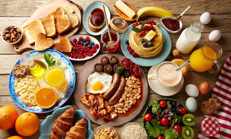 احذر هذه الأطعمة والمشروبات في وجبة الإفطار.. للحفاظ على سكر الدم